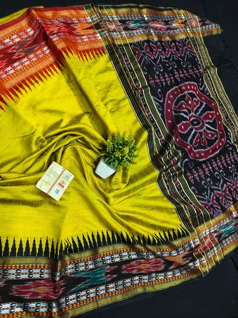 Pochampally Ikkat Pattu Silk Saree