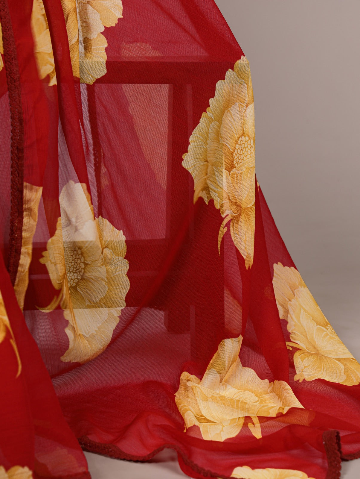 Chiffon Floral Print Saree with Lace Border & Banglory Plain Blouse