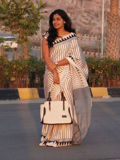 Beige Satin Saree with Black Line Design & Black Pallu – Timeless Grace