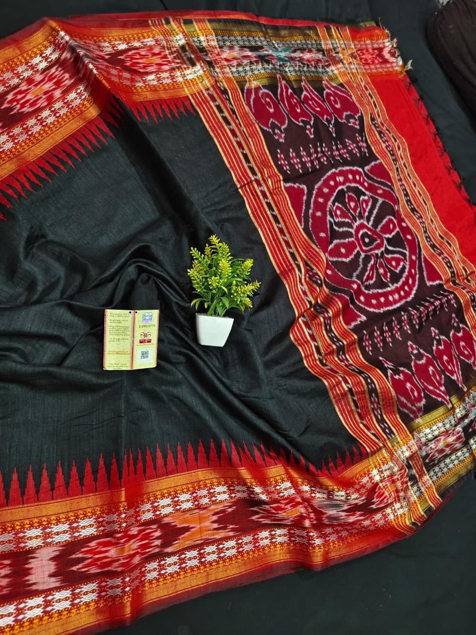 Pochampally Ikkat Pattu Silk Saree