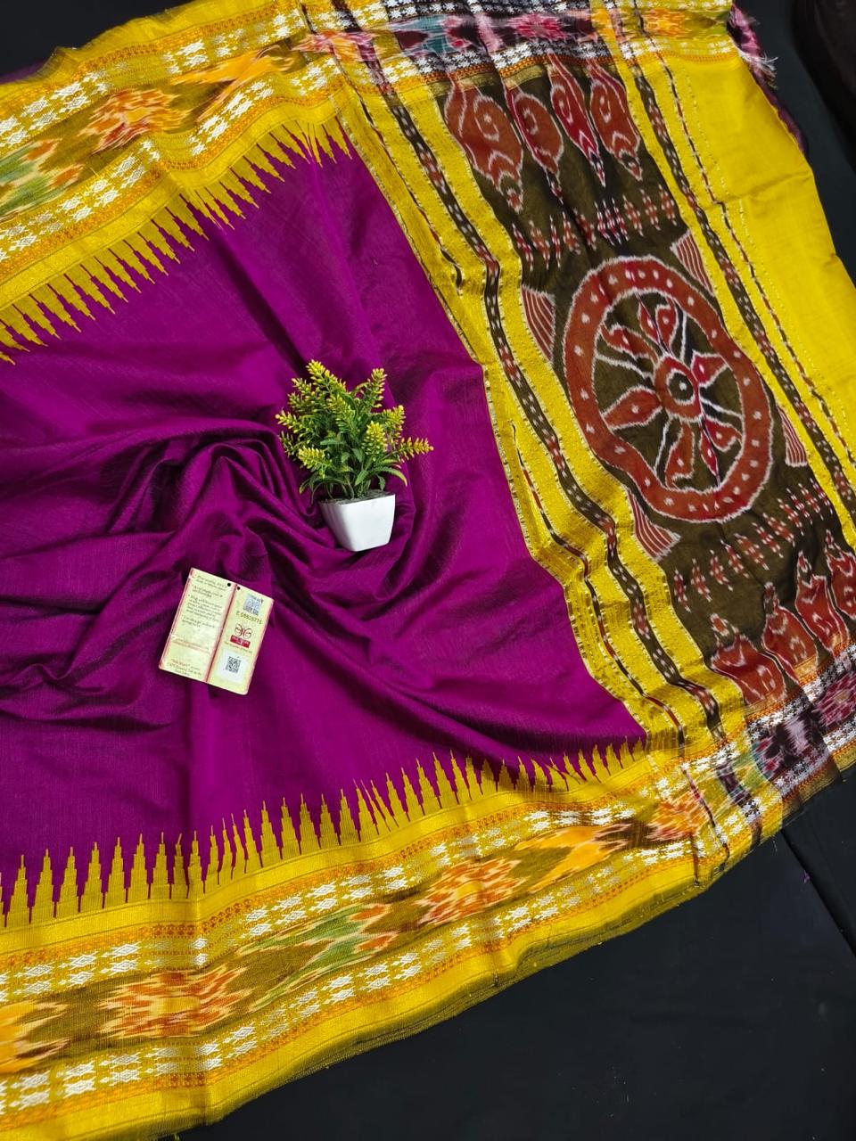 Pochampally Ikkat Pattu Silk Saree