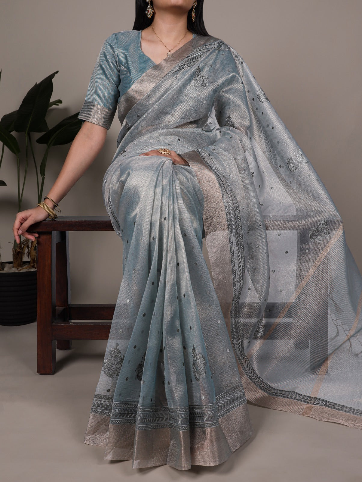 Poly Shimmer Thread Embroidery Saree with Plain Unstitched Blouse