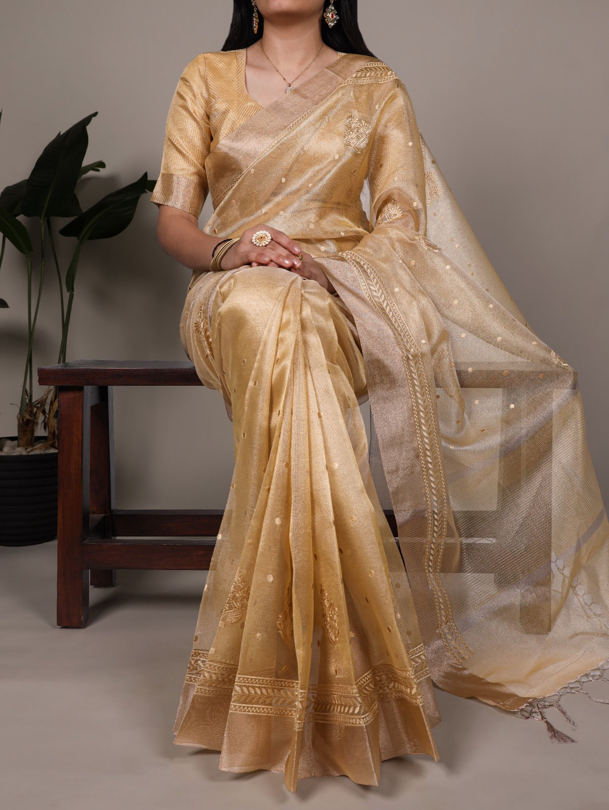 Poly Shimmer Thread Embroidery Saree with Plain Unstitched Blouse