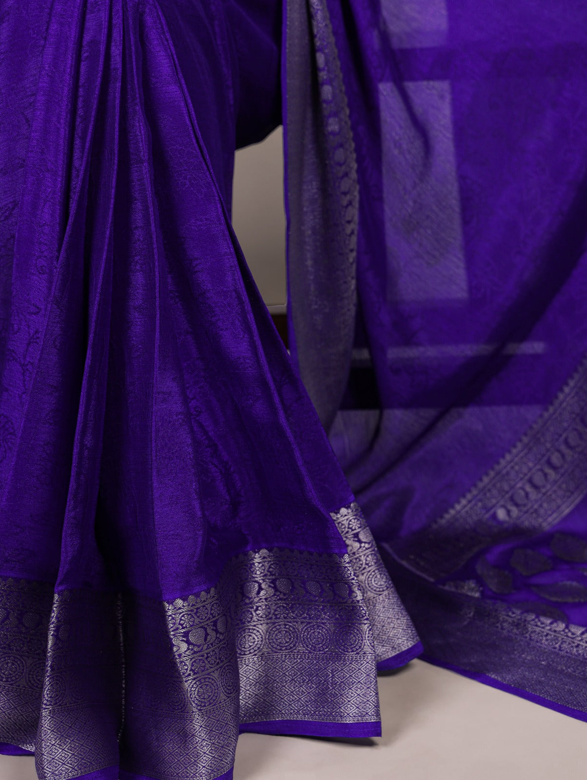 Chinon Self Printed Saree with Zari Weaving Work & Unstitched Blouse