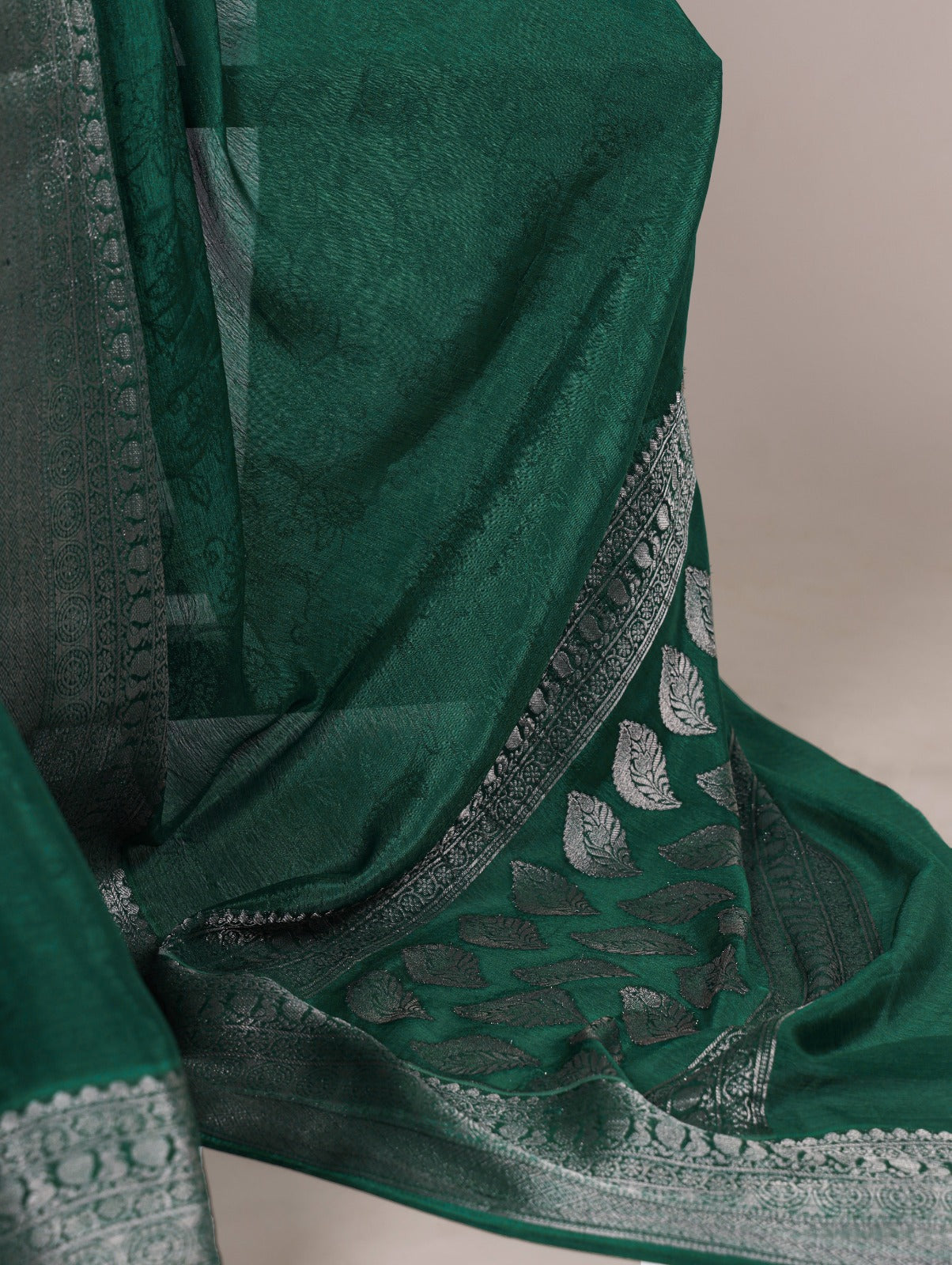 Chinon Self Printed Saree with Zari Weaving Work & Unstitched Blouse