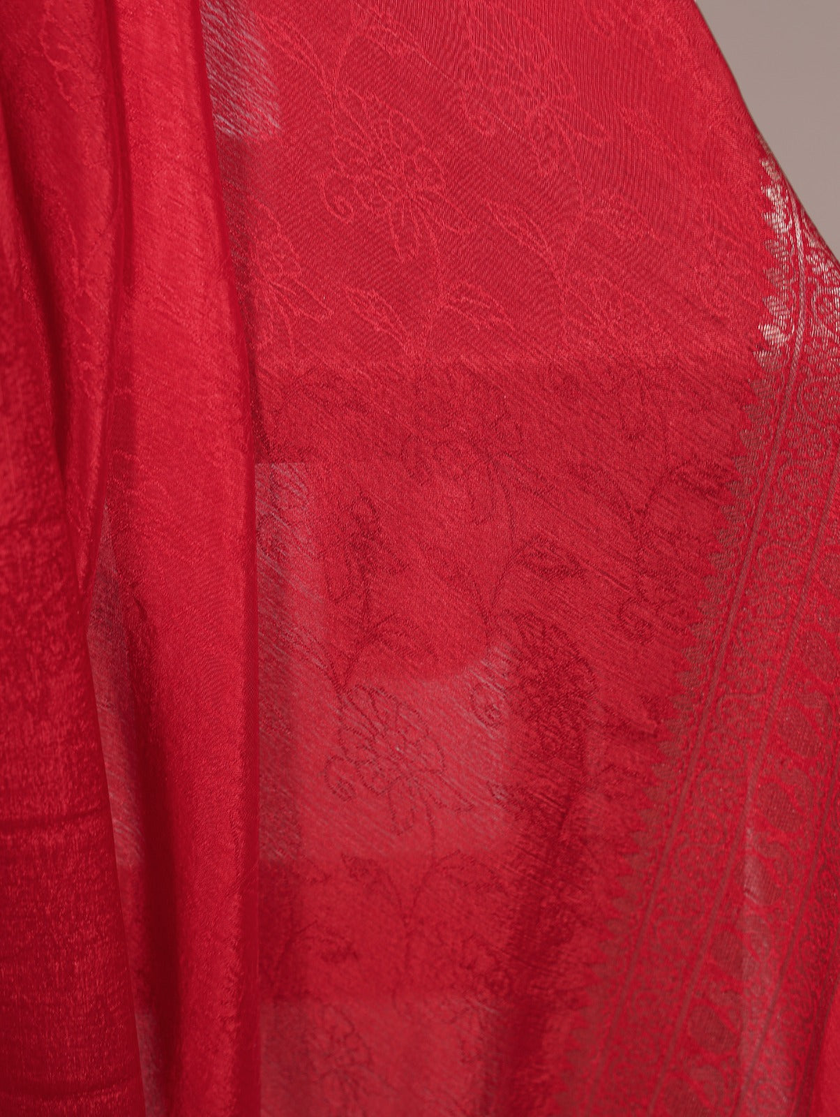 Chinon Self Printed Saree with Zari Weaving Work & Unstitched Blouse