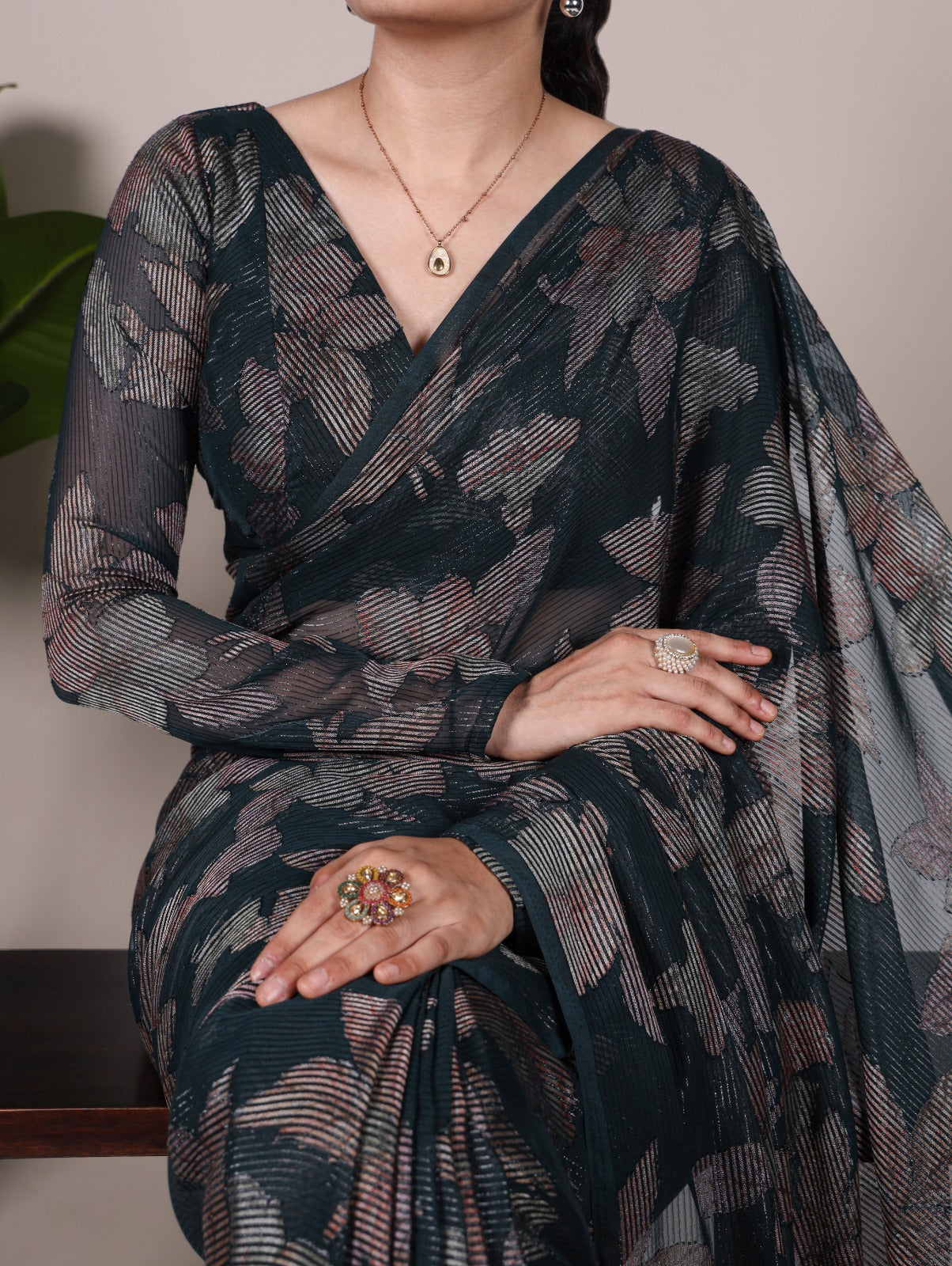 Chiffon Floral Print Saree with Lace Border & Banglory Plain Unstitched Blouse