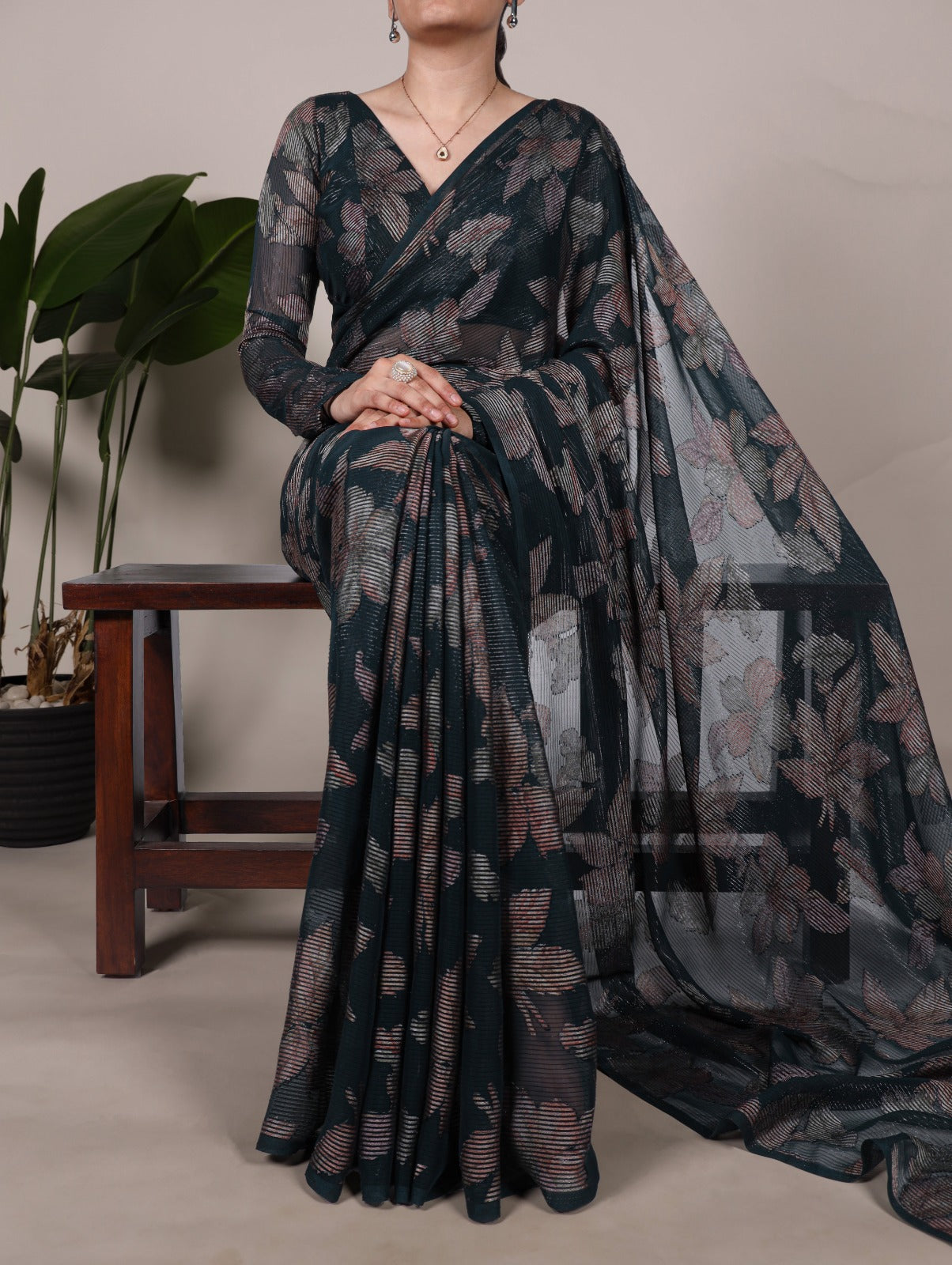 Chiffon Floral Print Saree with Lace Border & Banglory Plain Unstitched Blouse